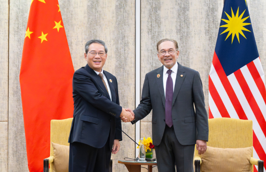 李强会见马来西亚总理安瓦尔