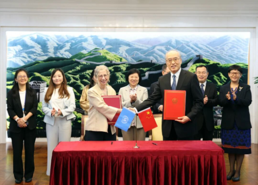 张军会见联合国副秘书长、联合国环境规划署执行主任英格·安德森2 张军会见联合国副秘书长、联合国环境规划署执行主任英格·安德森2